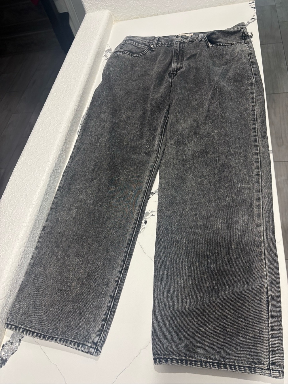 Levi's 94 baggy size 33 high waisted inseam is 30 inches like new